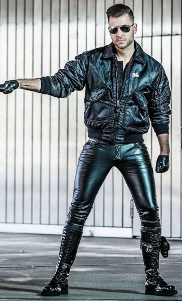 Кожаная куртка рокера