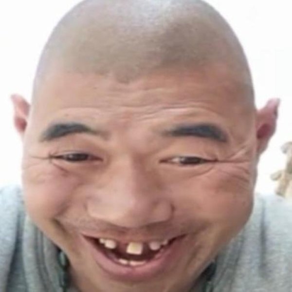 Китаец улыбается