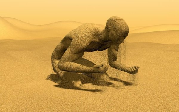 Иссохший человек в пустыне