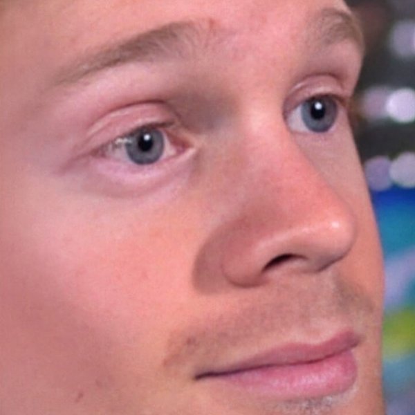 Мем с моргающим парнем