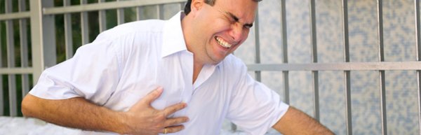 Человек схватился за сердце