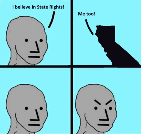 Мужик улыбается и хмурится