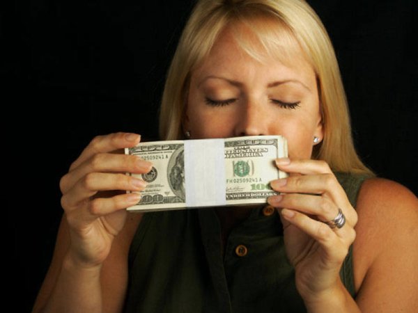 Девушка с деньгами