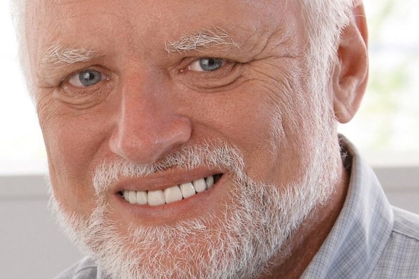 Человек с улыбкой