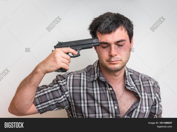 Пистолет у головы