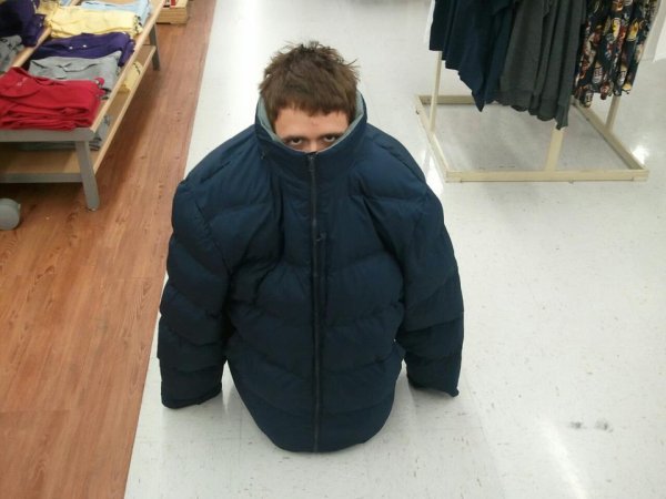 Человек в пуховике