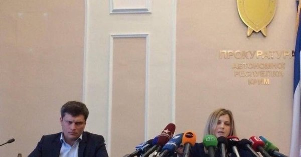 Мем с Поклонской и микрофонами