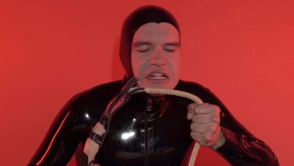 Мужчины в форме бэдкомедиан