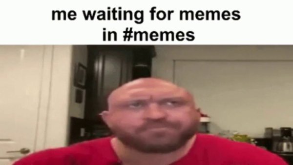 Мужик хавает чипсы