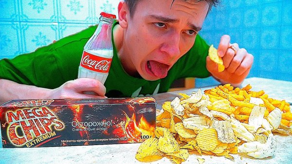 Мужик с чипсами