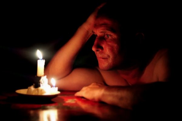 Человек со свечкой