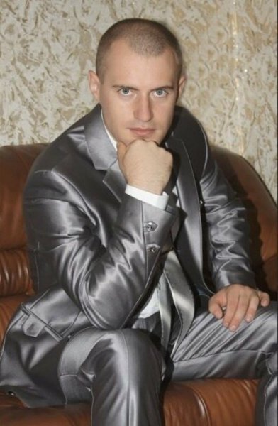 Сельский Тип в пиджаке