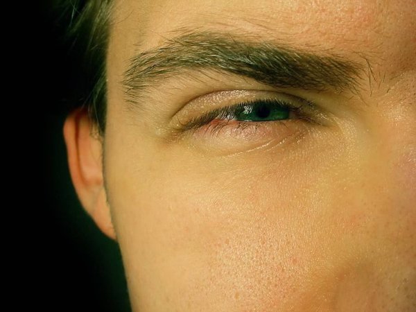 Глаза мужские