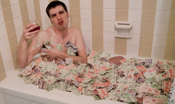 Ванна с деньгами