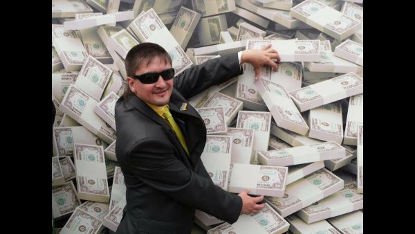 Человек с баблом