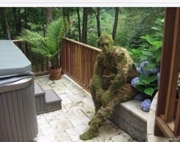 Человек покрытый мхом