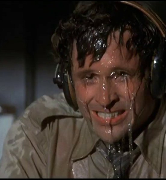 Вспотевший человек