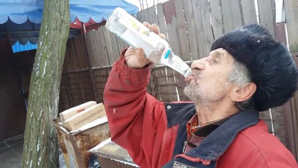 Пить водку