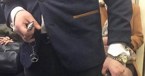 Богатые в метро