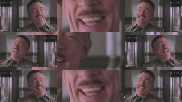 Человек паук смеется