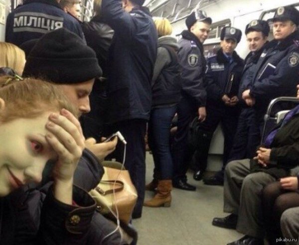 Менты в метро накуренный