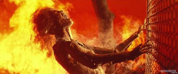 Человек горит