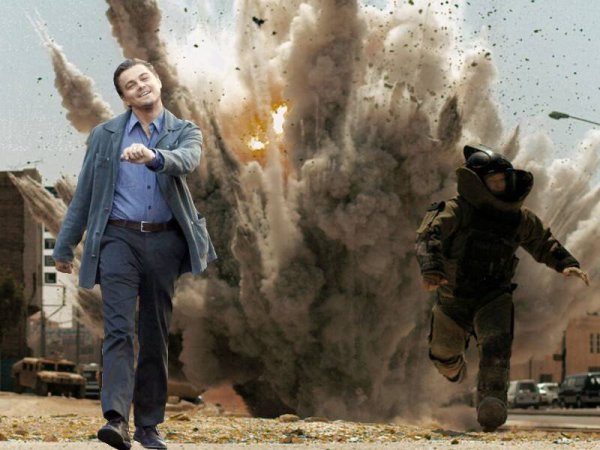 Леонардо ди Каприо на фоне взрыва