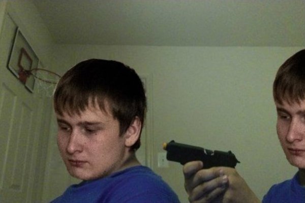 Чел застрелил себя Мем