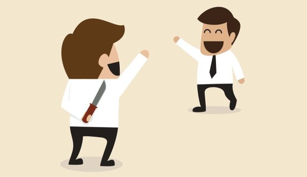 Человек с ножом за спиной