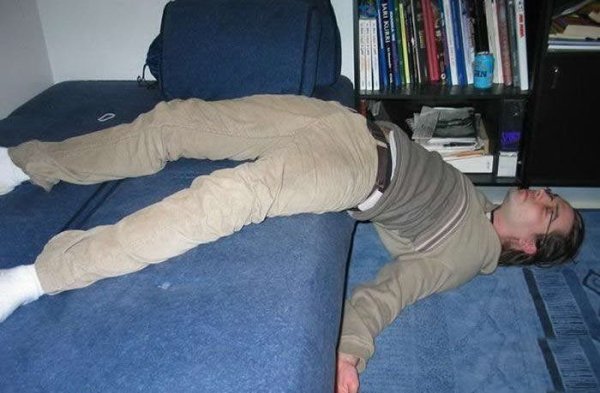 Смешной спящий человек