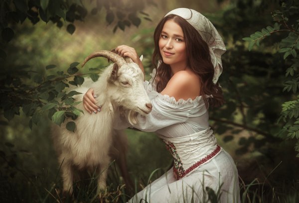 Девушка с козленком