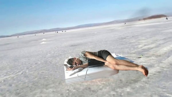 Рыбак на льду нормально