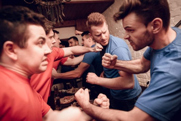 Пьяная драка в ресторане