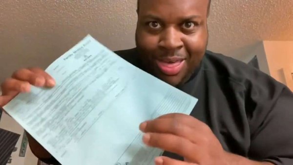 Мем негр с бумагой what is this