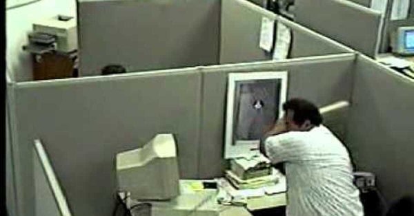 Разбивает компьютер в офисе