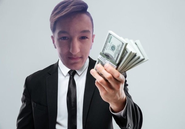 Чел с деньгами