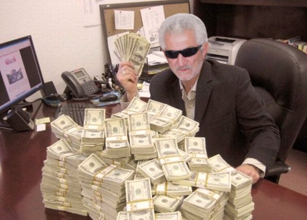 Олигарх с деньгами