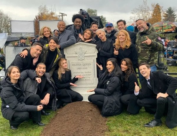 Оливер куин могила