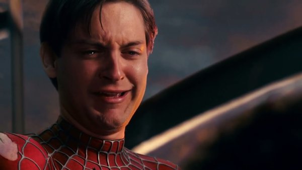 Питер Паркер Тоби Магуайр плачет