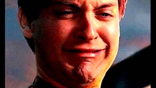 Тоби Магуайр плачет