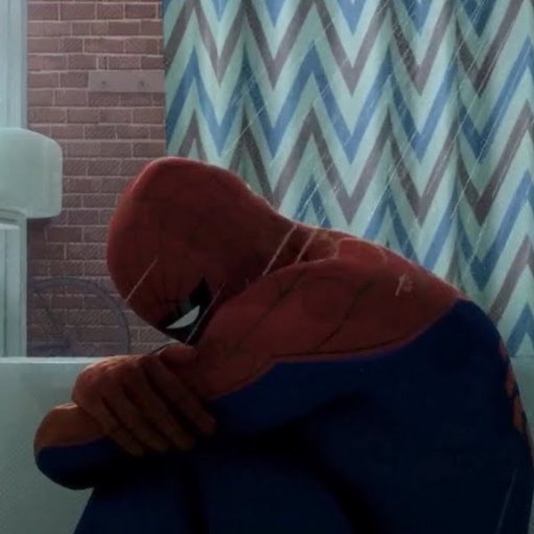 Человек паук грустит