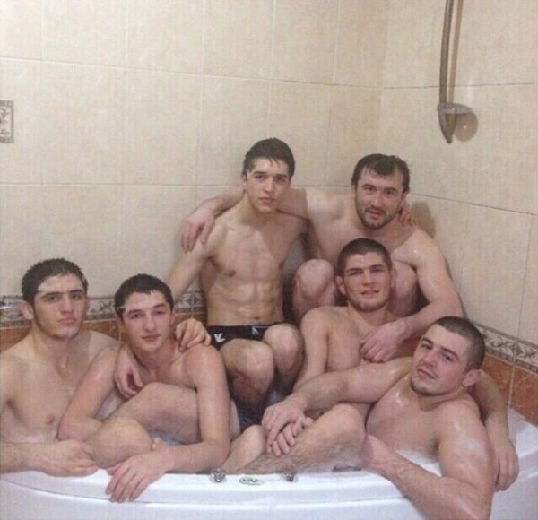 Хабиб в джакузи с братьями