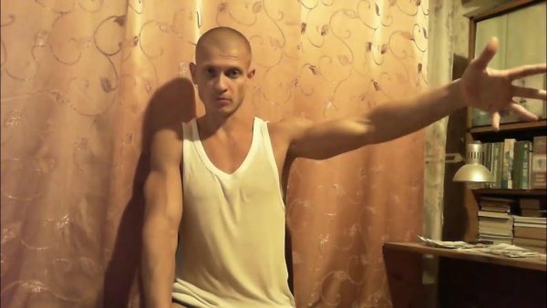 Сергей Симаков идущий к реке