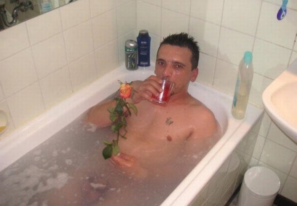 Парень в ванне