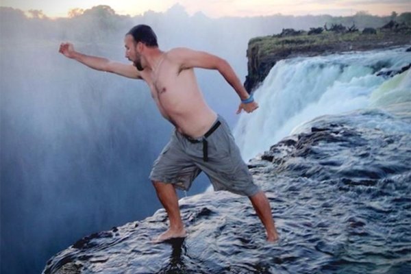 Водопад и человек