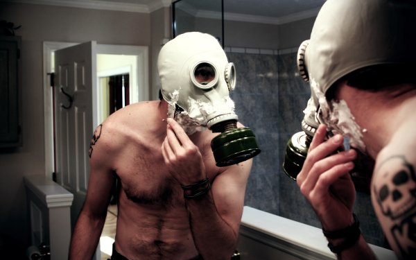 Человек в респираторе