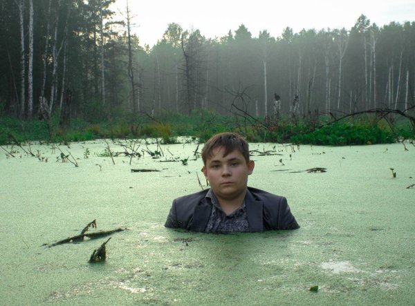 А че мужик в воде