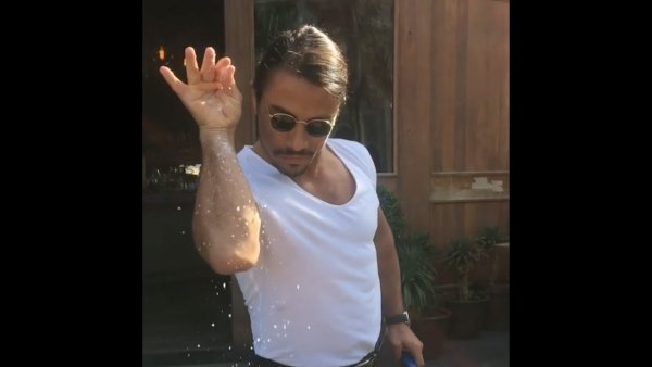 Турецкий повар с солью