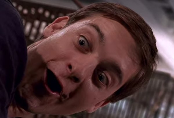 Человек паук Тоби Магуайр удивление