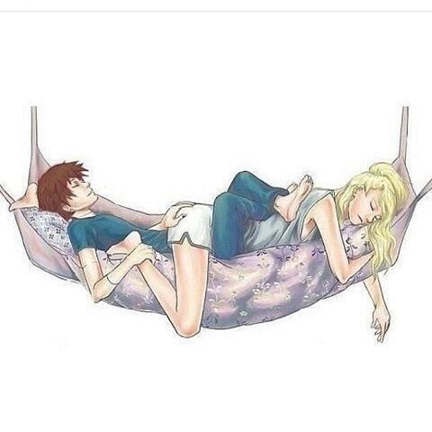 Аниме девушка лежит на парне